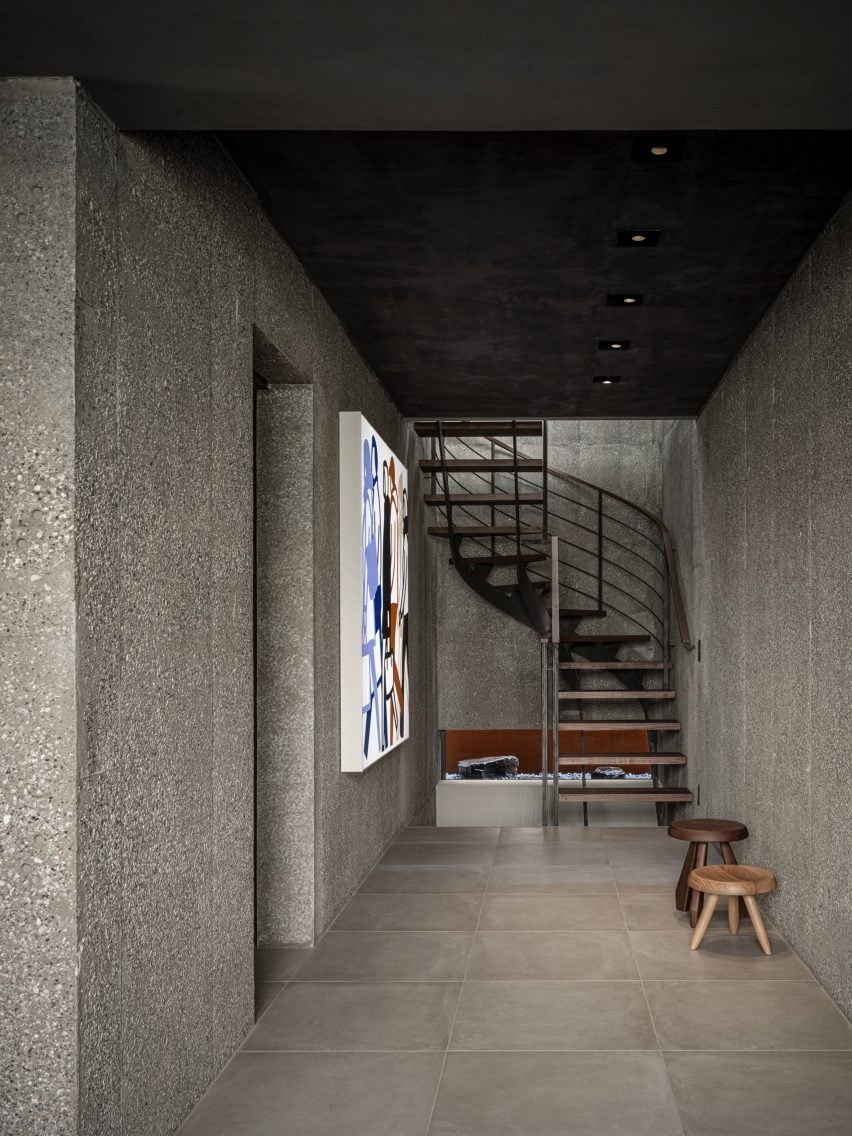 Wooden staircase in House in Aoyama