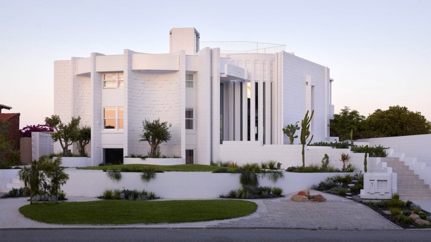 Tomich House by Mark Jeavons and Ohlo Studio