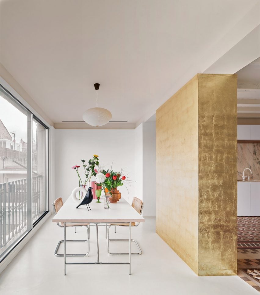 Interior of Barcelona apartment by Raúl Sánchez Architects