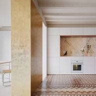 Barcelona apartment by Raúl Sánchez Architects