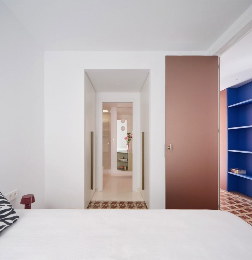 Bedroom of Barcelona apartment by Raúl Sánchez Architects