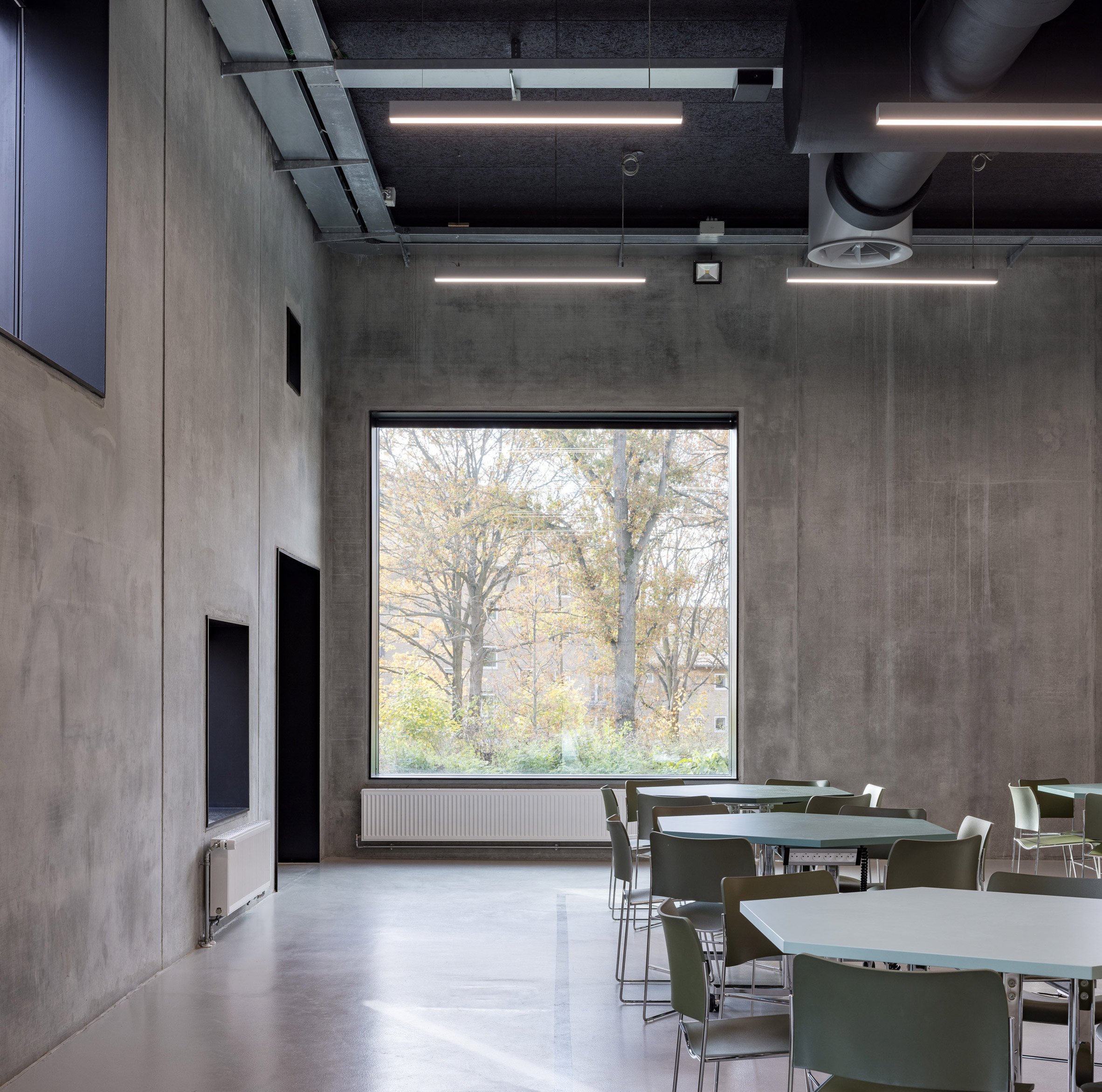 Classroom space within university extension by Rørbæk og Møller Arkitekter