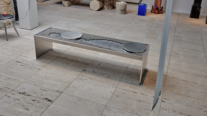 Steel bearing ball bench