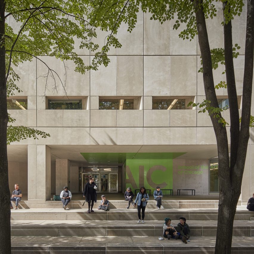 Photograph of the School of the Art Institute of Chicago building entrance.