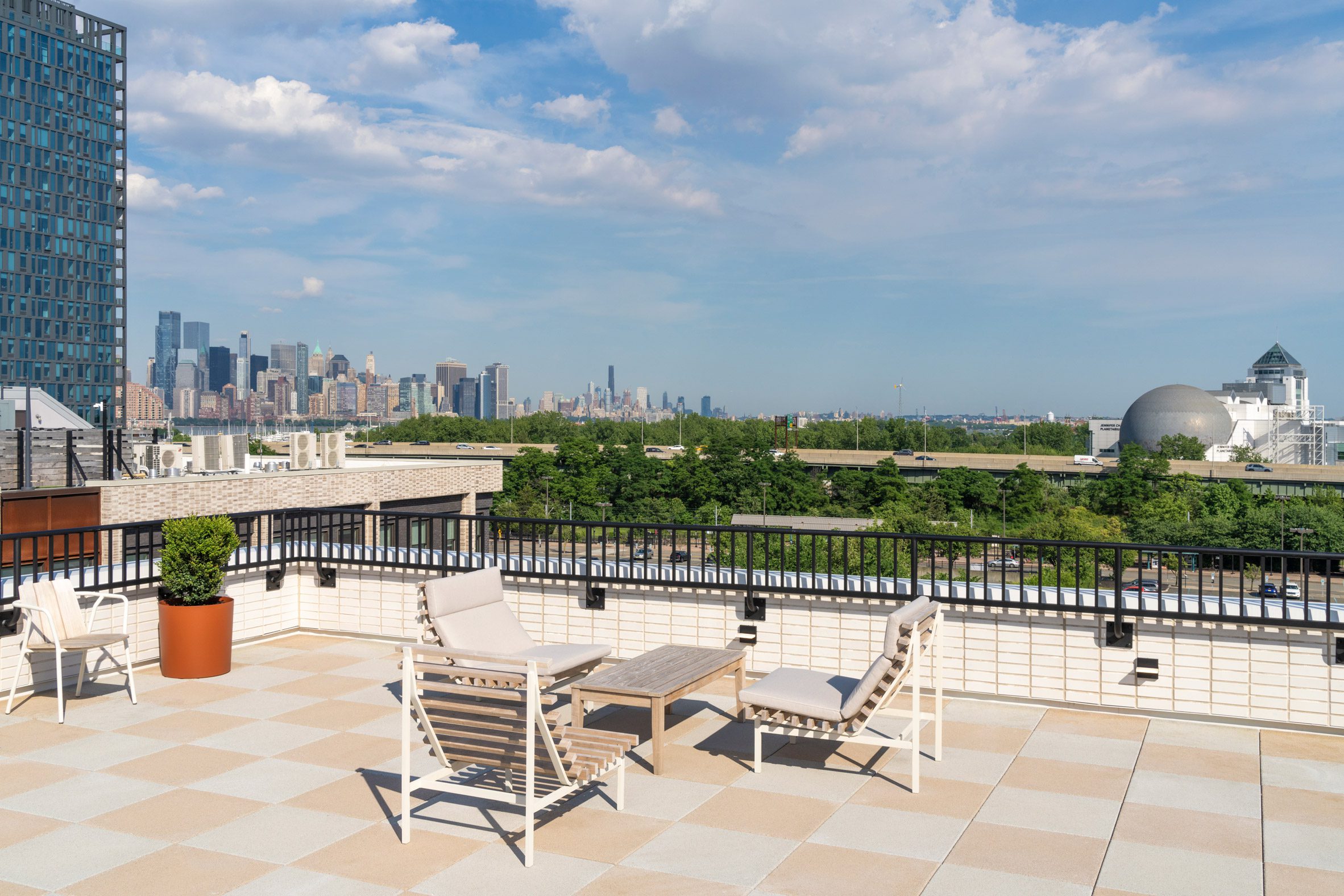 Roof terrace with views of the Manhattan skyline