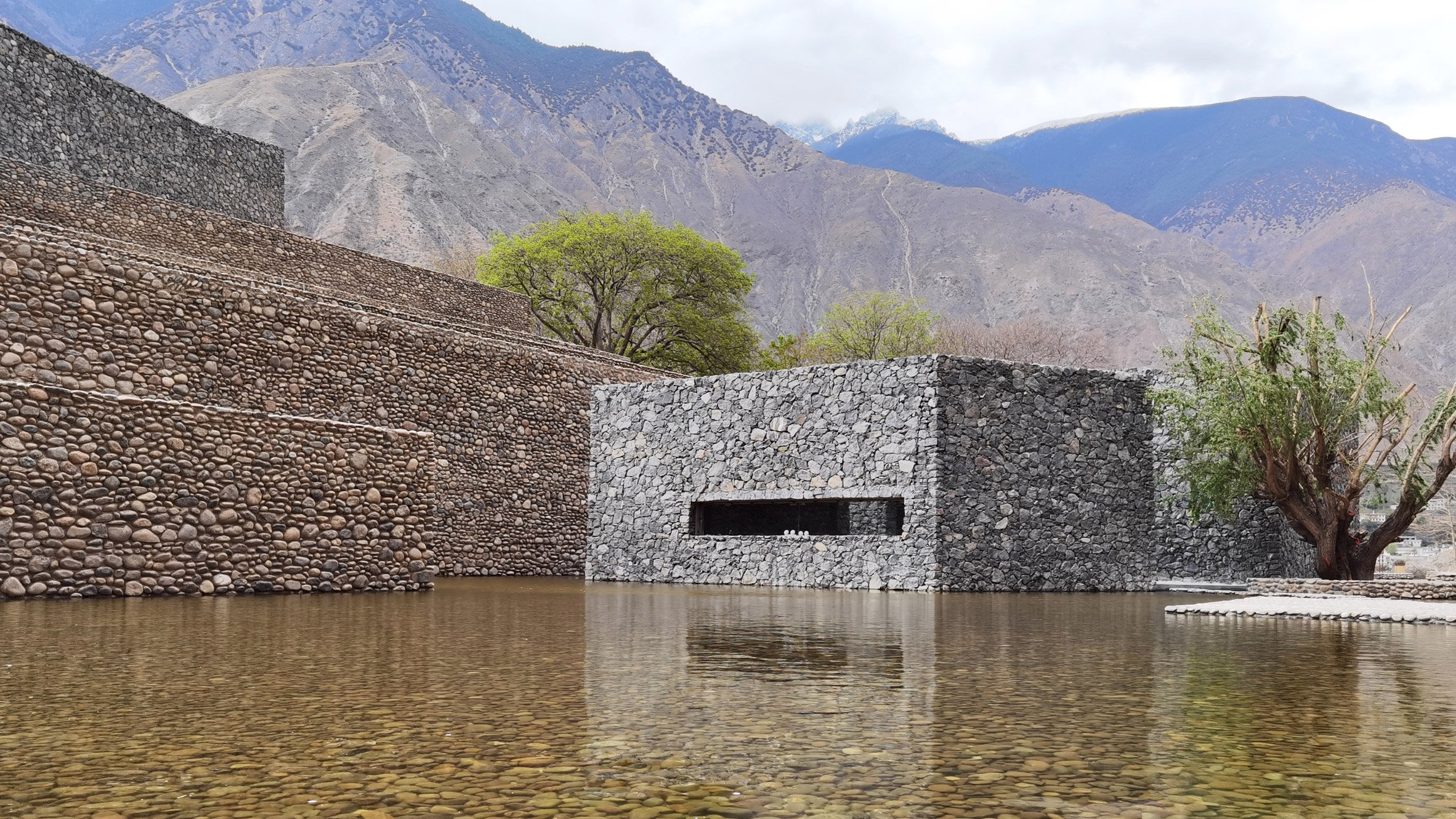 https://static.dezeen.com/uploads/2024/10/auzika-1865-winery-complex-plt-architecture-tibet-architecture_dezeen_2364_hero.jpg