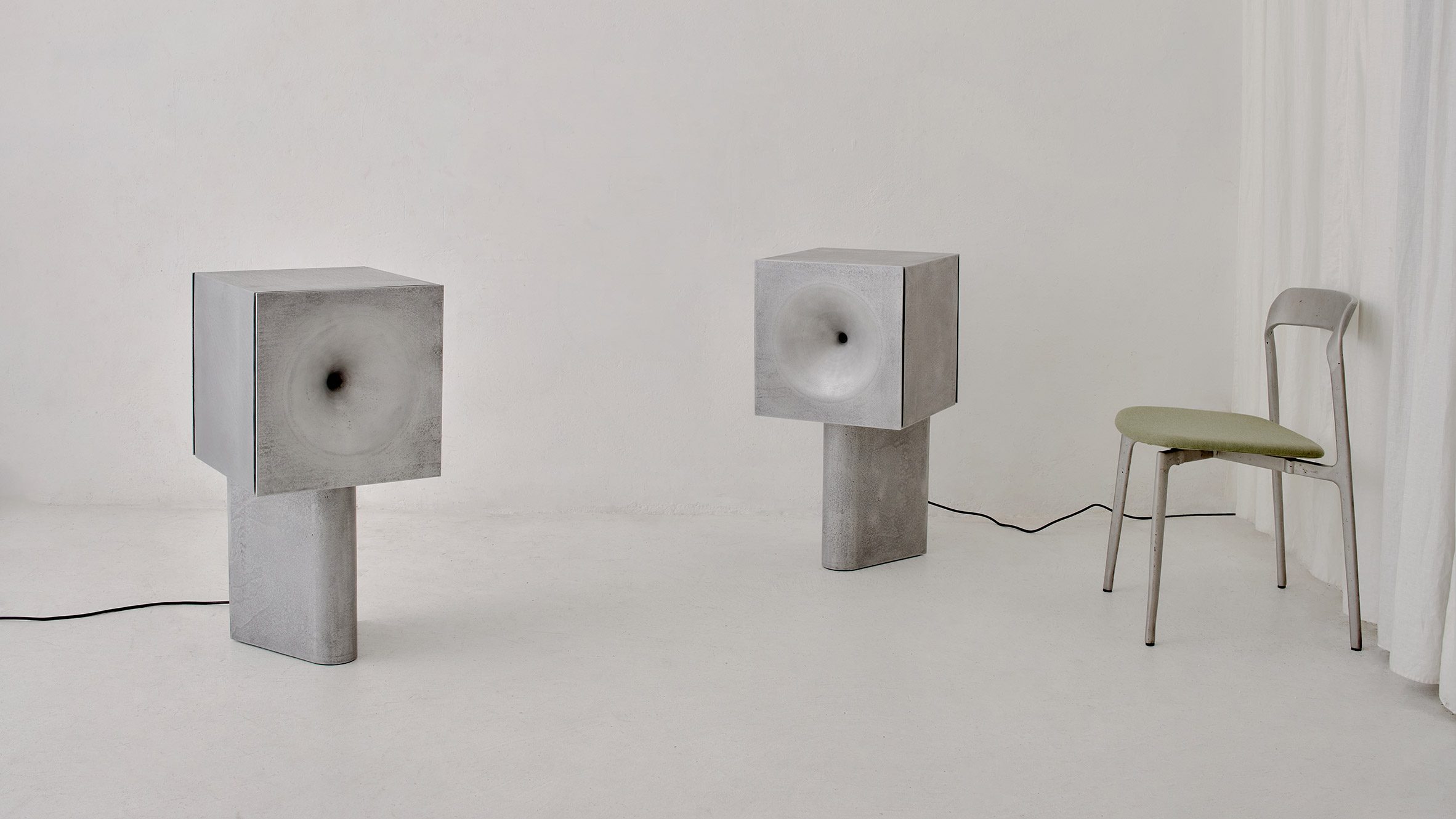 https://static.dezeen.com/uploads/2024/10/cast-speaker-tom-fereday-piit-giblin_dezeen_2364_col_5.jpg