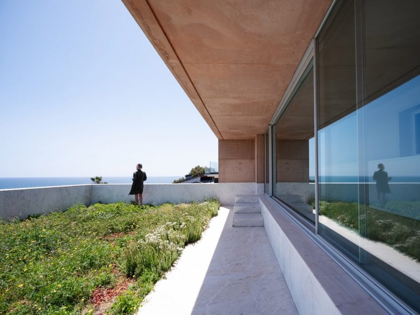 Outdoor terrace at Colien House by Alvaro Siza