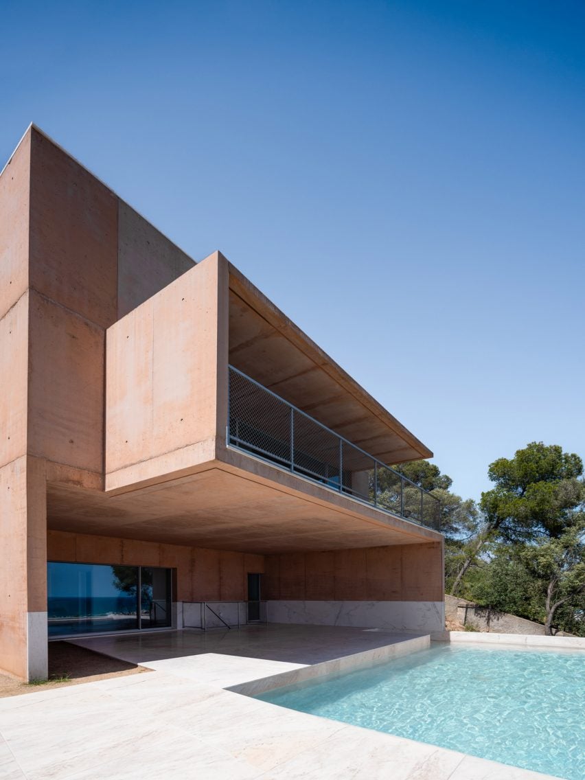 Swimming pool at a concrete home in Barcelona