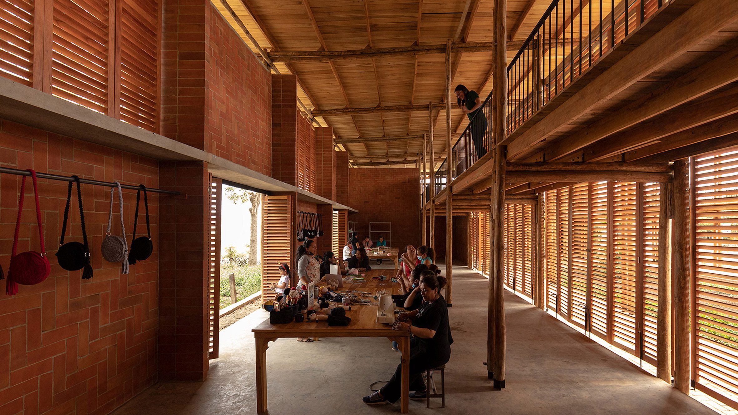 https://static.dezeen.com/uploads/2024/10/community-production-center-las-tejedoras-ecuador-jose-fernando-go%CC%81mez-juan-carlos-bamba_dezeen_2364_hero.jpg