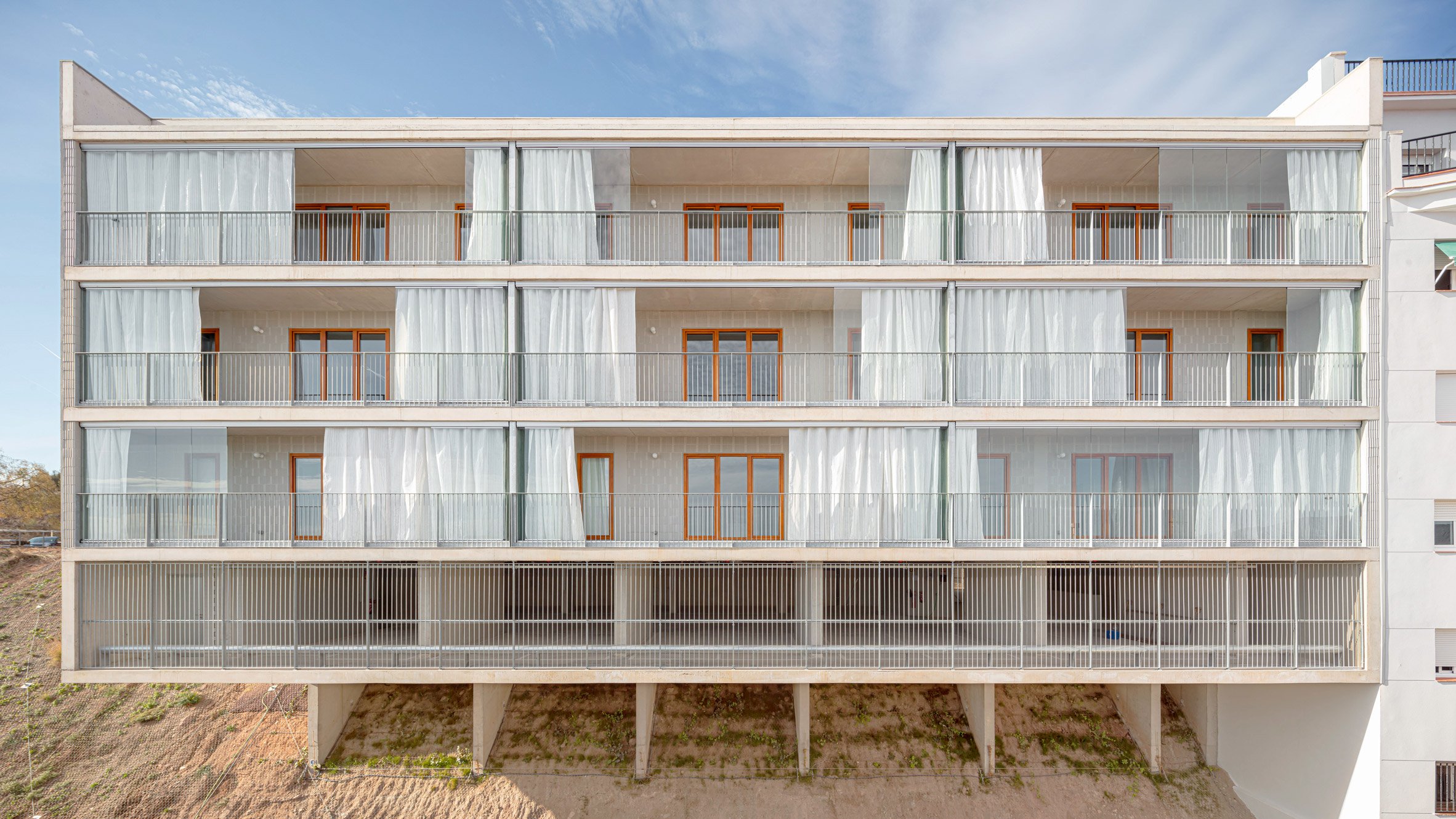 https://static.dezeen.com/uploads/2024/10/dataae-xavier-vendrell-social-housing-hero.jpg