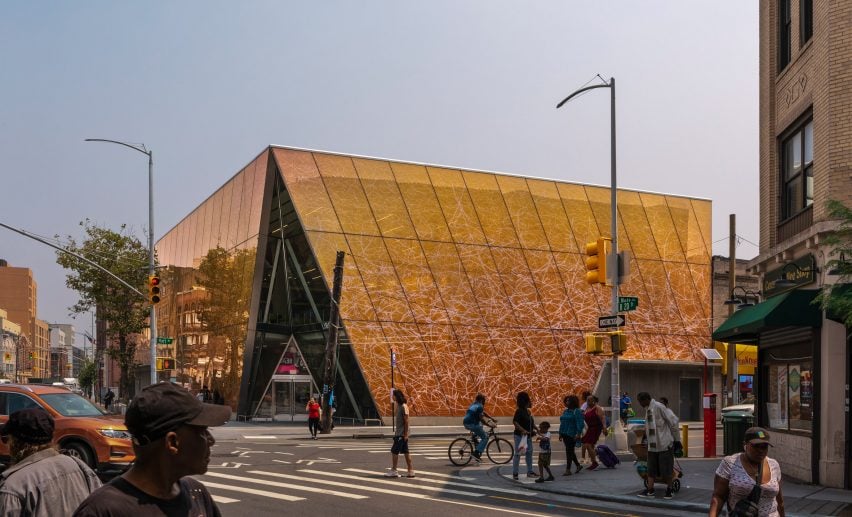 Bibliothèque à façade orange