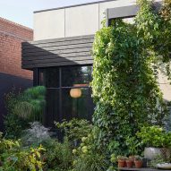 Splinter Society prioritises connection to garden in Australian house renovation