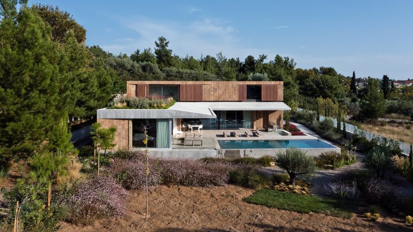 Atrium House by Point27 Architects