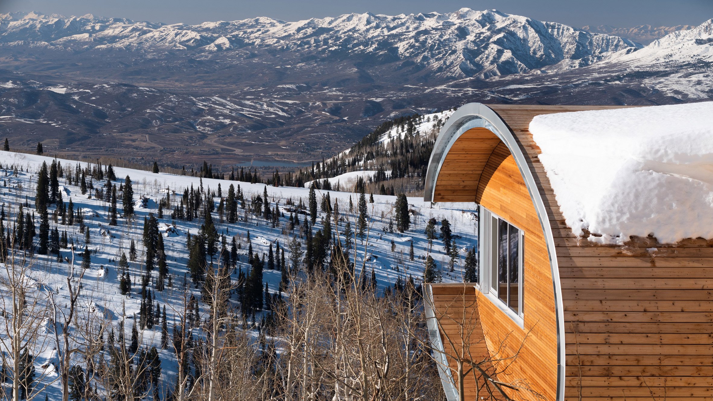 https://static.dezeen.com/uploads/2024/10/house-at-9000-feet-mackay-lyons-sweetapple-architecture-hero.jpg