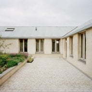 Dezeen Debate features Cornish courtyard home that "exudes simplicity"