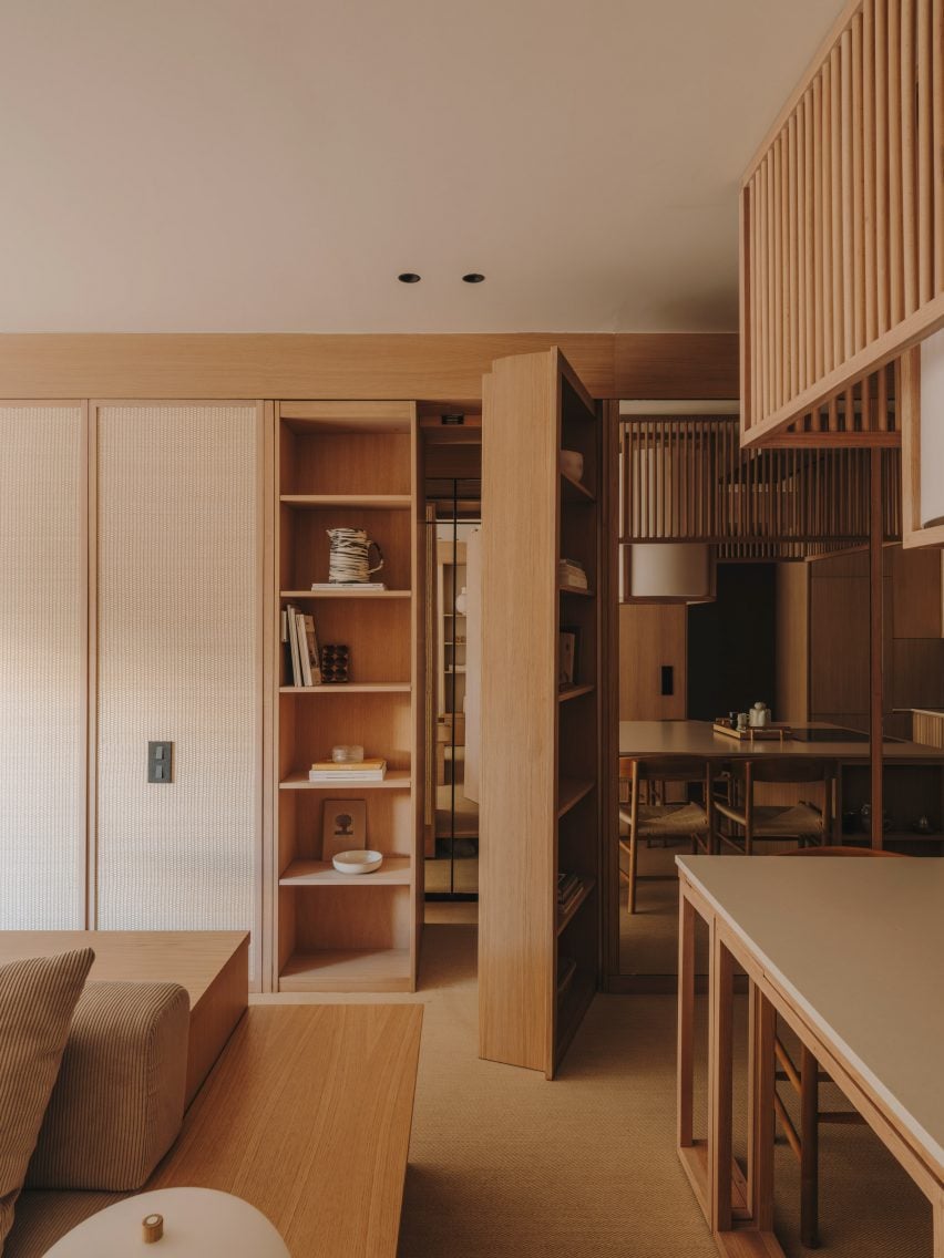 Inbuilt bookcase concealing doorway in Spanish apartment