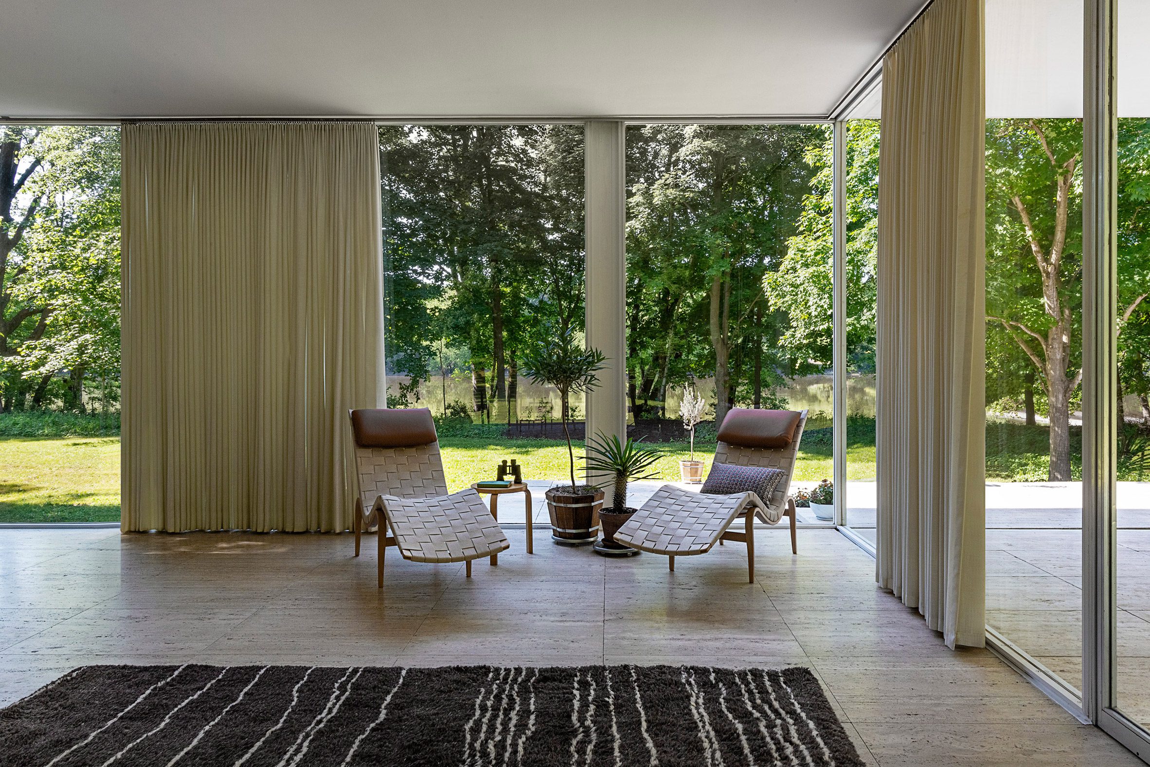 Farnsworth House mid-century preservation