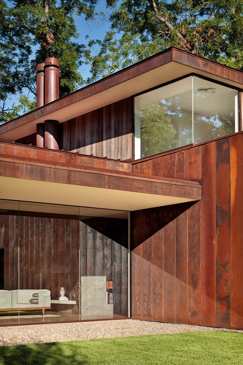 Exterior cladding of Lakeside retreat by Miró Rivera Architects