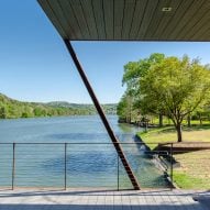 Lakeside retreat by Miró Rivera Architects