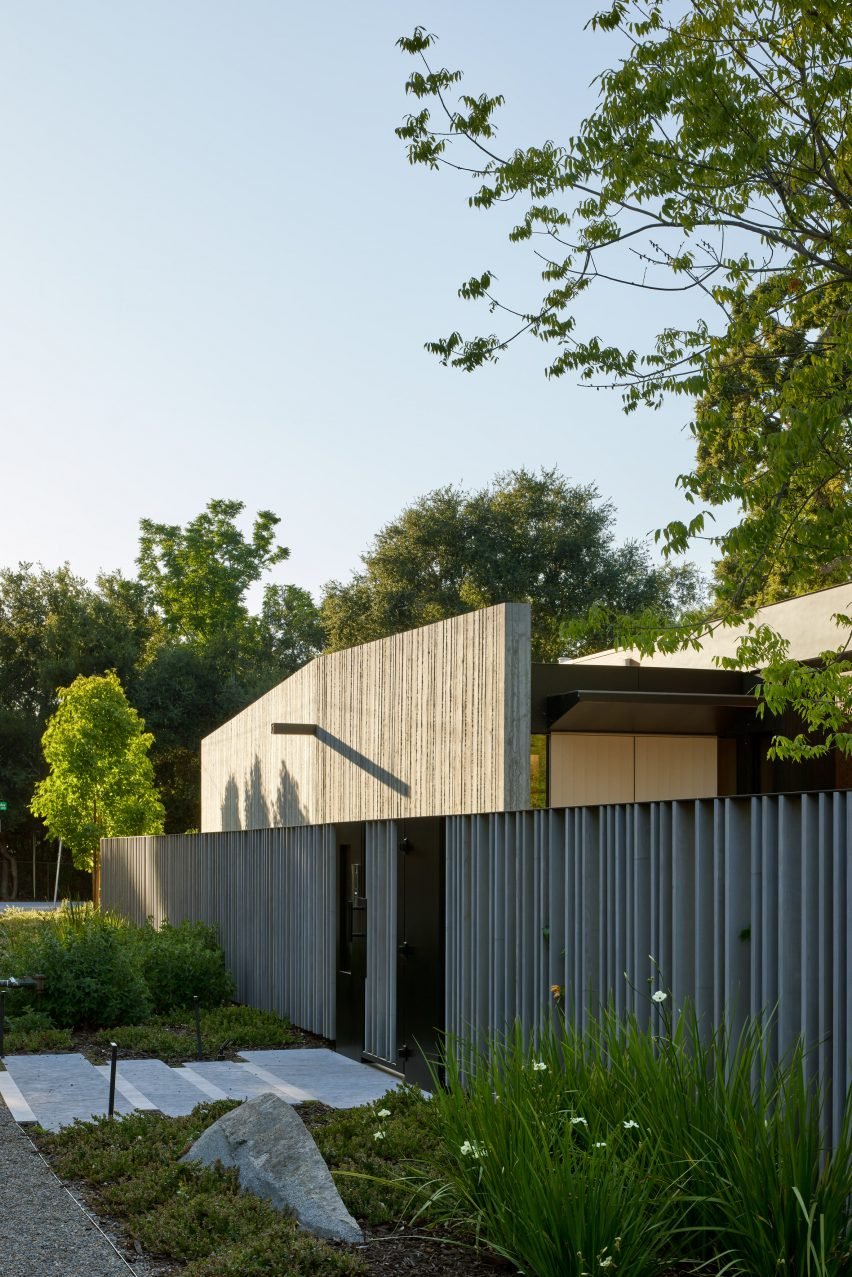 Acoustic wall on California house by Schwartz and Architecture