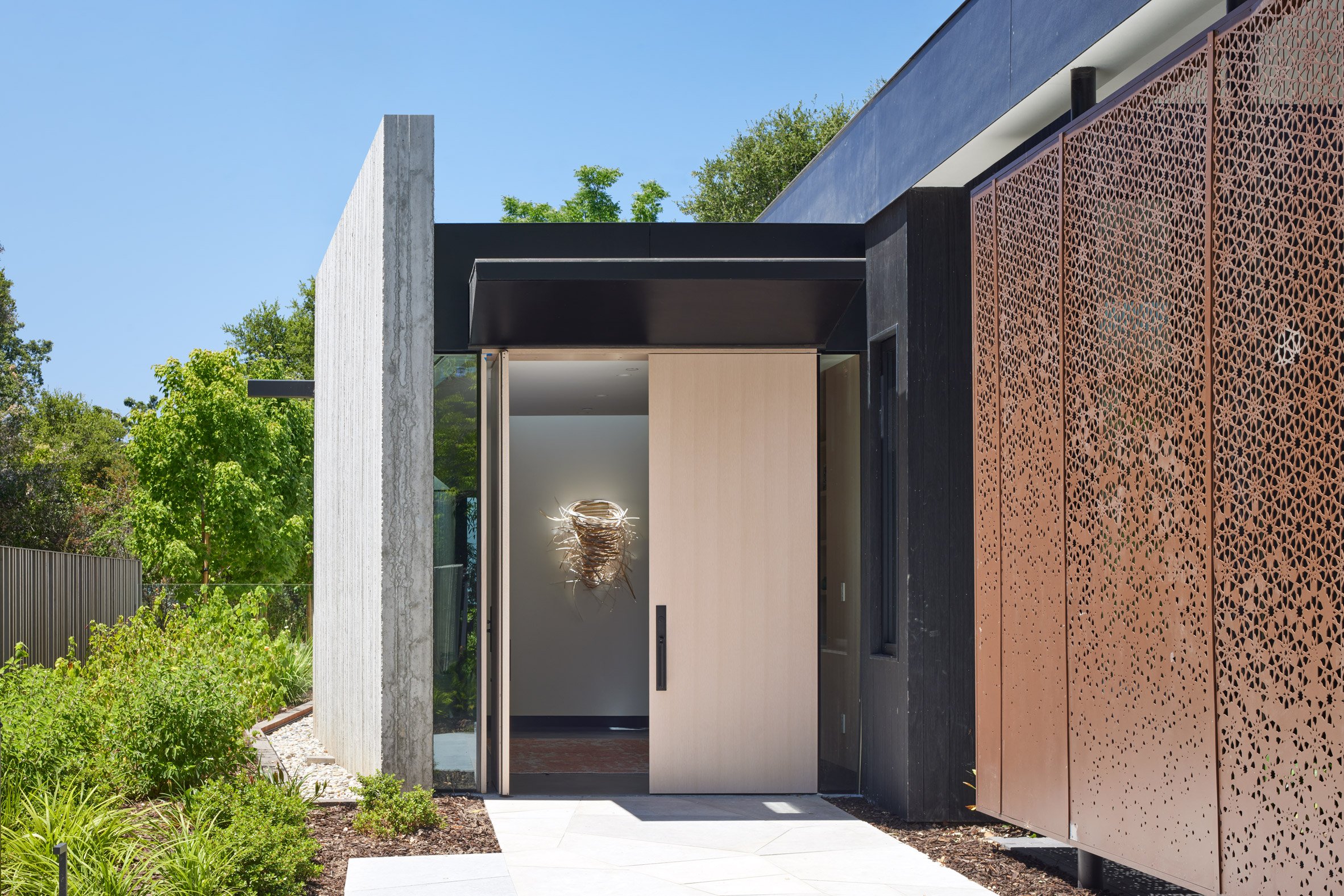 Entry program on California house by Schwartz and Architecture