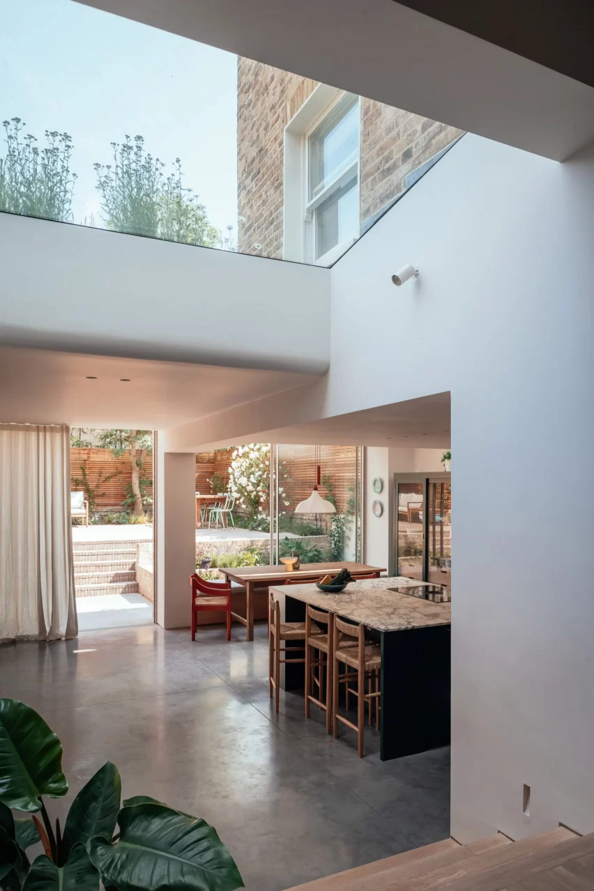 Large living area with high ceiling 