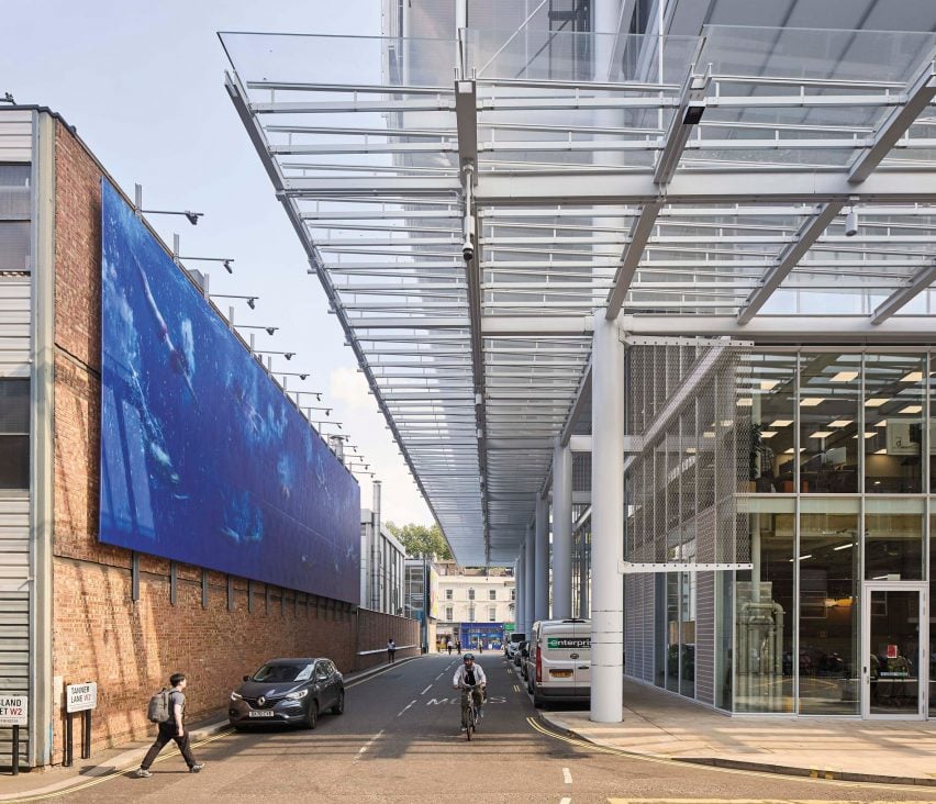 Road around Paddington Square by Renzo Piano Building Workshop