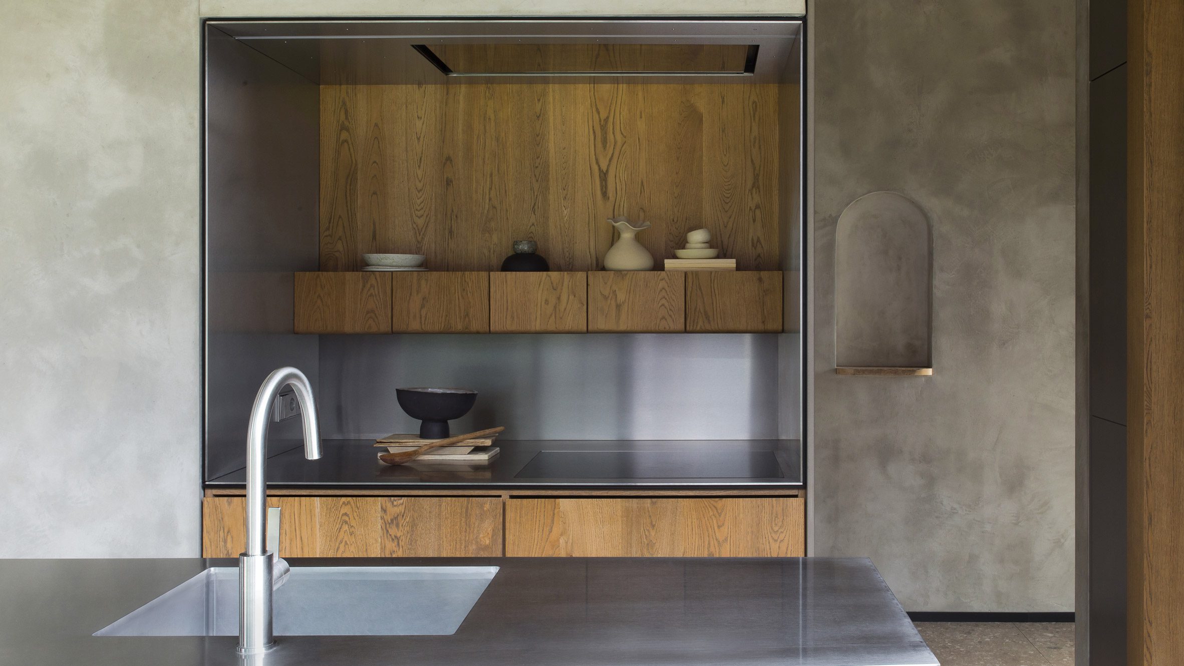 https://static.dezeen.com/uploads/2024/10/roots-kitchen-konga-dezeen-showroom_dezeen_2364_col_6.jpg