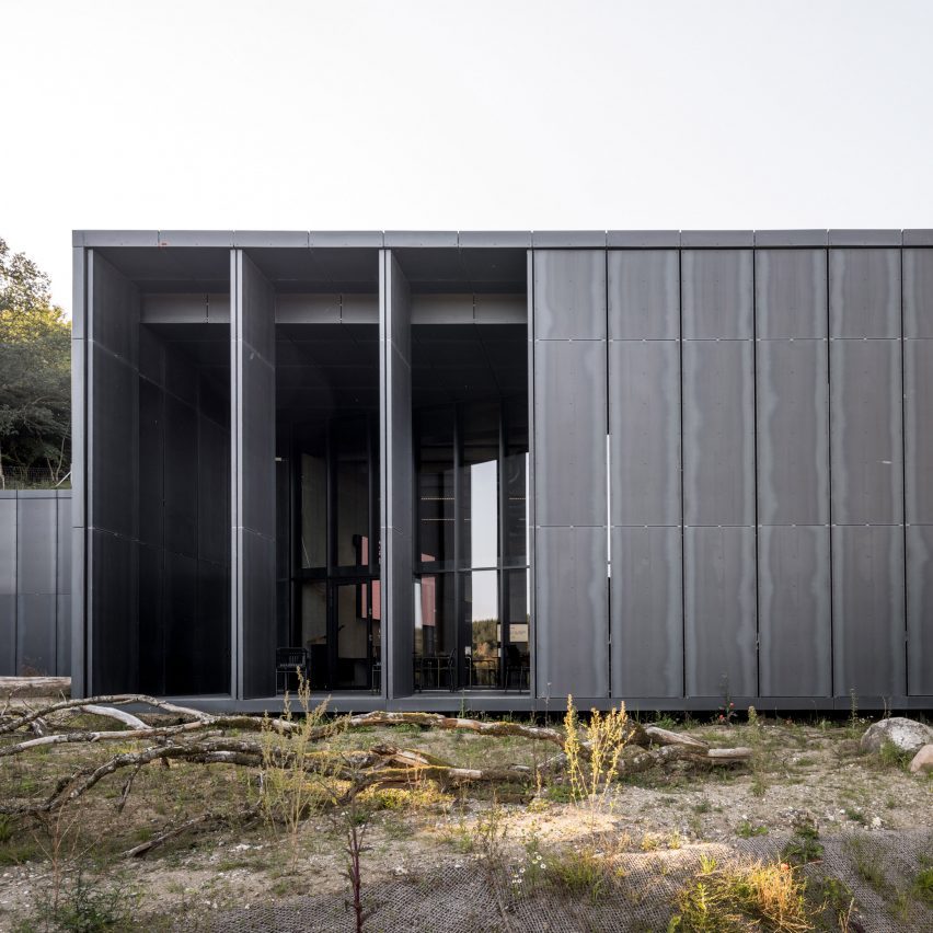 House Around a Split Level Courtyard / Rubber Soul