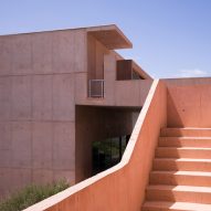 Álvaro Siza steps orange-hued concrete home into sloped site in Barcelona