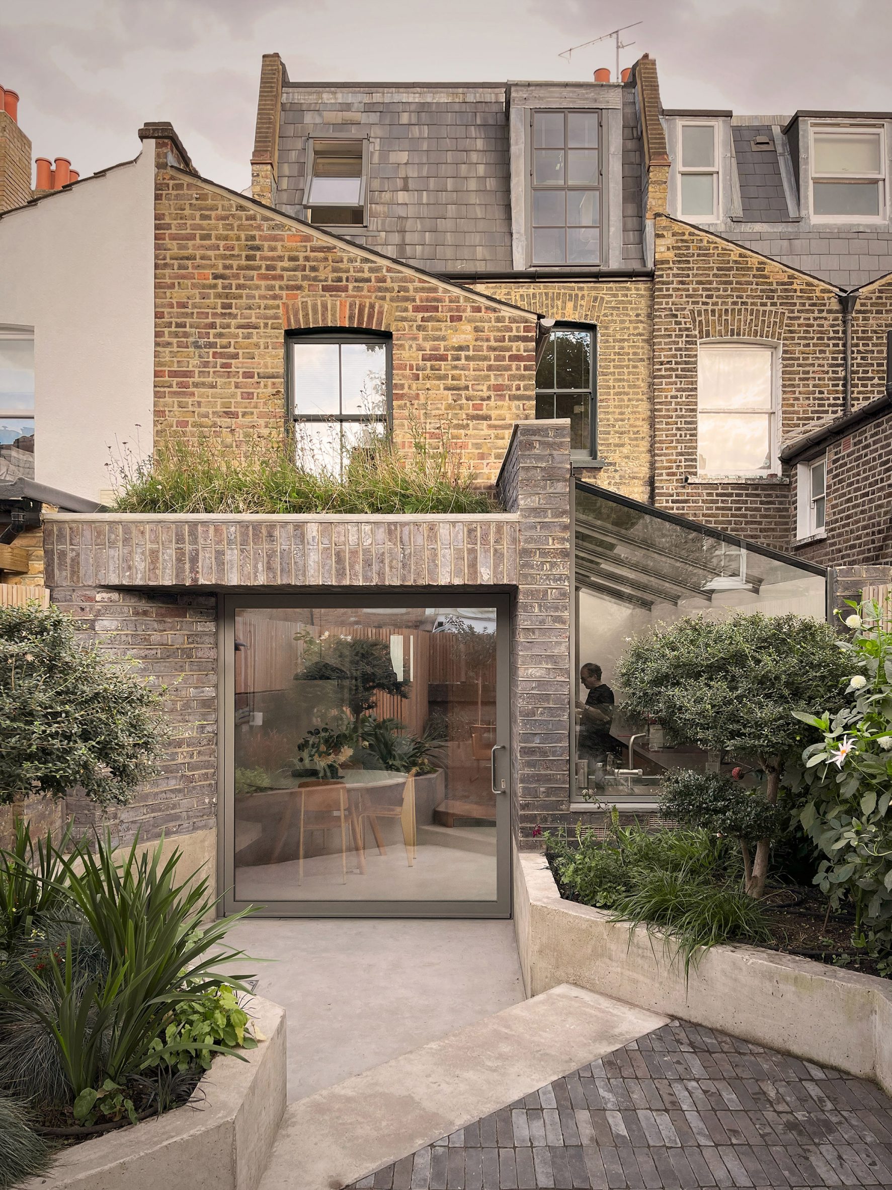 Exterior of Stoke Newington house extension by VATRAA