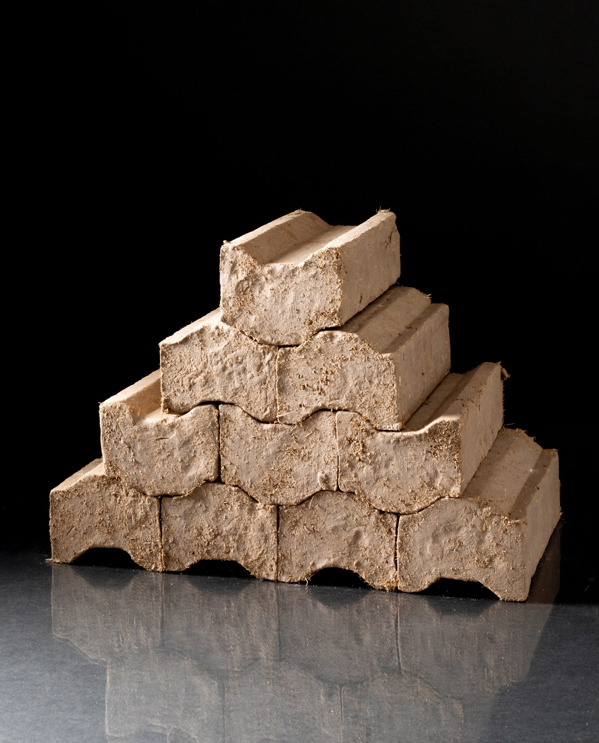 Extruded cob bricks by Tavs Jorgensen