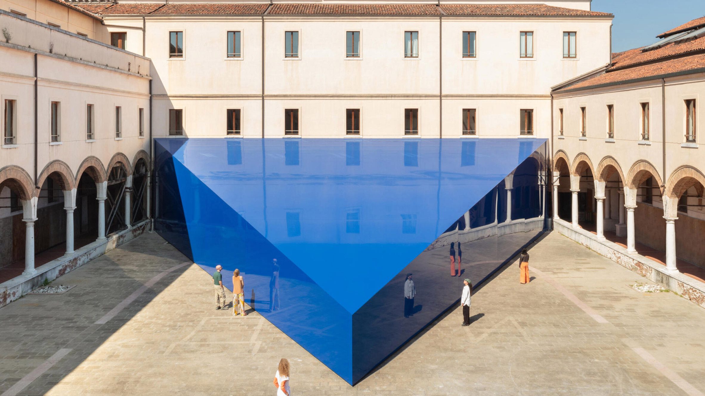 https://static.dezeen.com/uploads/2024/10/una-unless-prismatic-pavilion-venice-social_dezeen_2364_col_0.jpg