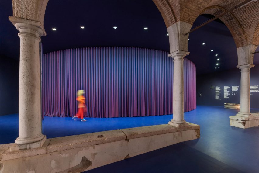 Vue intérieure d'un pavillon pour la houle des espèces à Venise