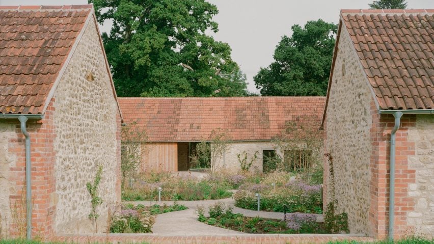 Wraxall Yard by Clementine Blakemore Architects