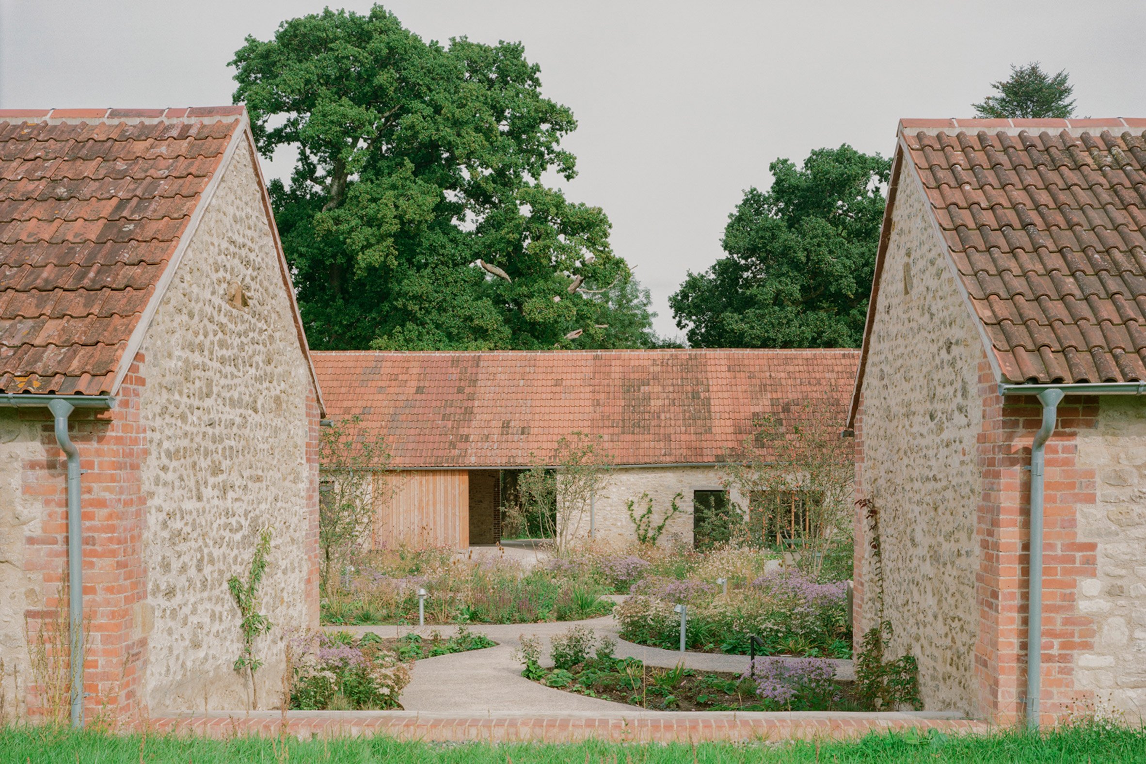 Wraxall Yard by Clementine Blakemore Architects