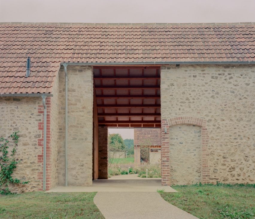 Exterior view of holiday accommodation by Clementine Blakemore Architects