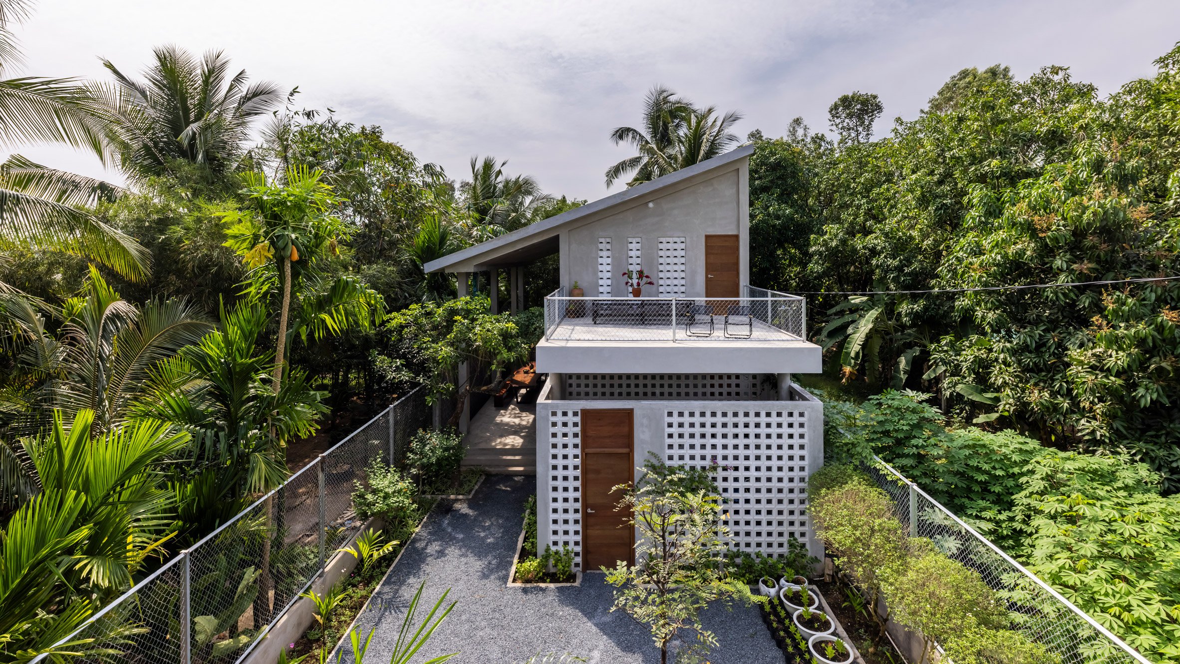 https://static.dezeen.com/uploads/2024/11/anchor-house-vietnam-mm-architects-hero_dezeen_2364_col_1.jpg