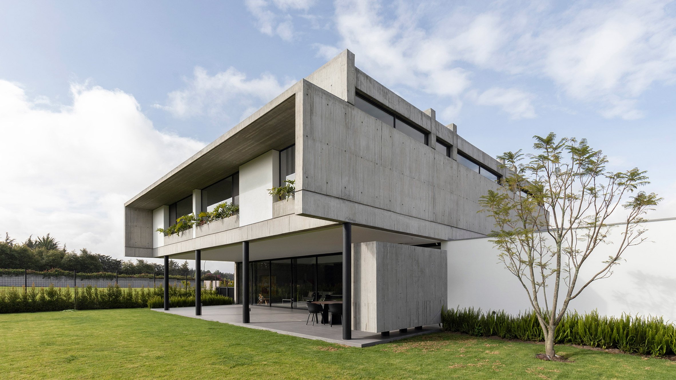 Gabriel Rivera creates adaptable concrete house in Ecuador