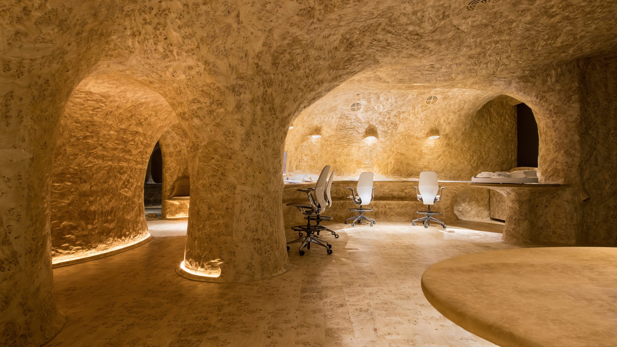 https://static.dezeen.com/uploads/2024/11/cave-office-mexico-javier-senosiain_dezeen_2364_hero.jpg