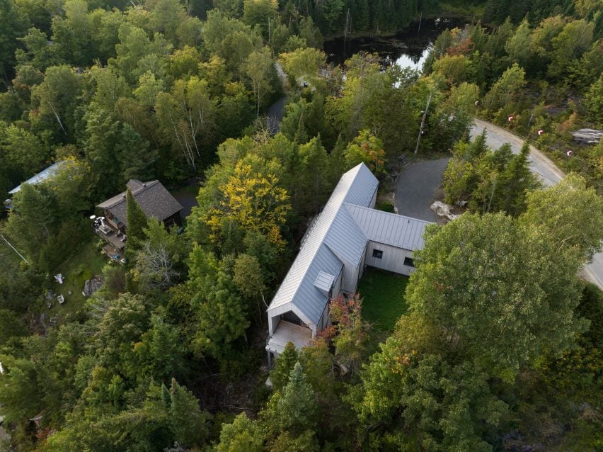 Robitaille Curtis cedar-clad cabin