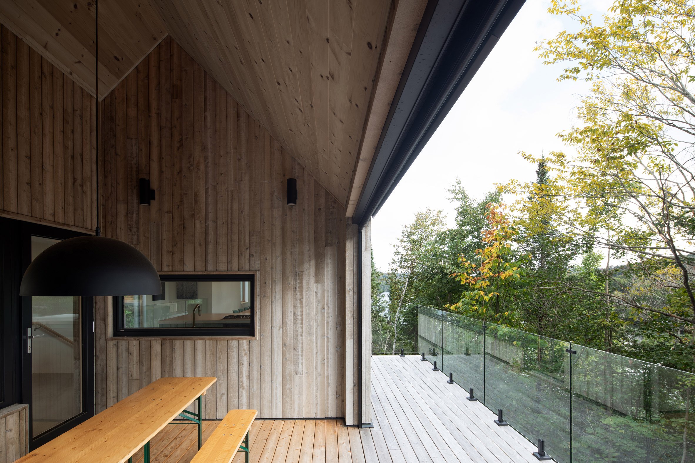 Cedar-clad home in Montreal, Canada