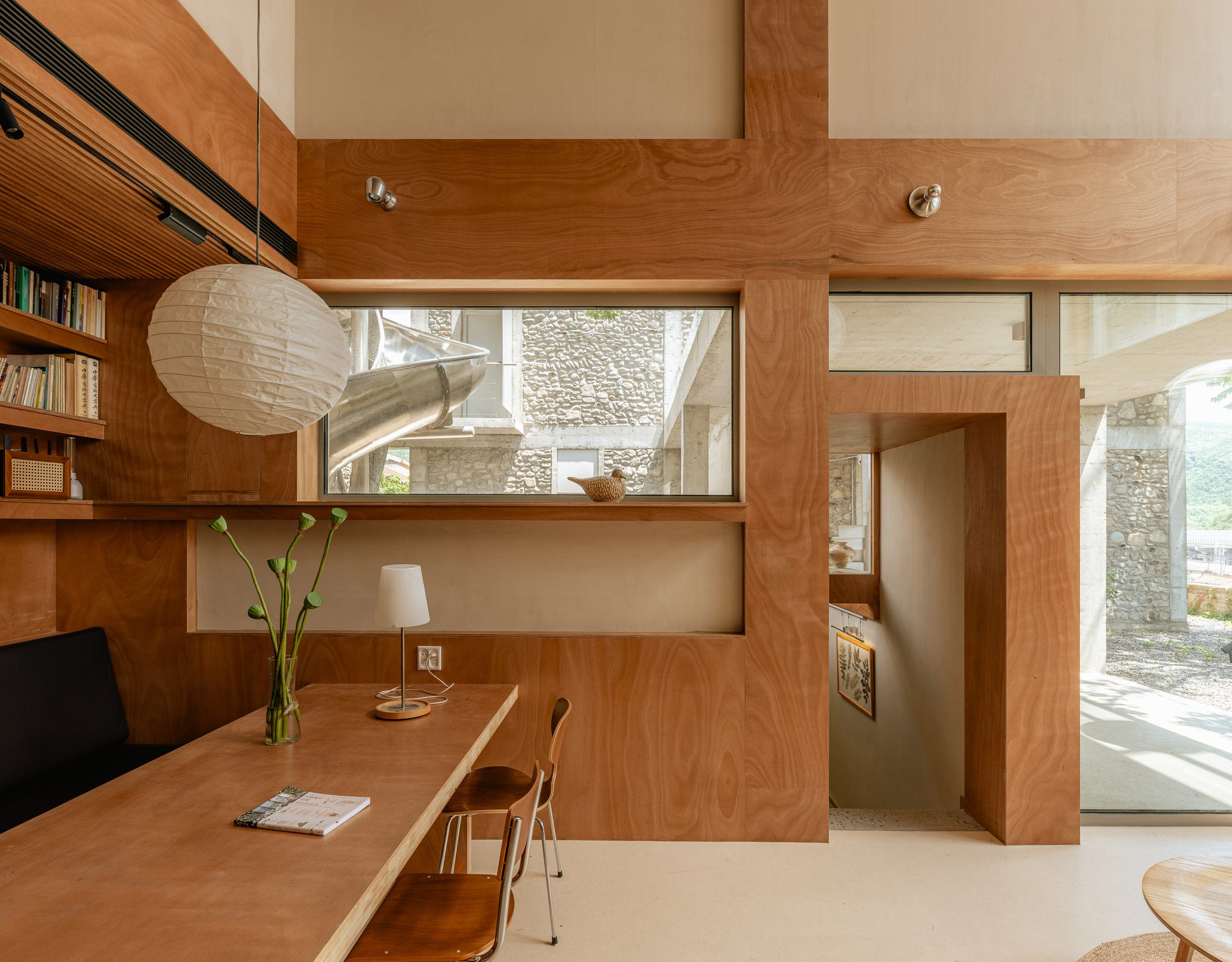 Plywood panelling in House of Bluff by Chaoffice