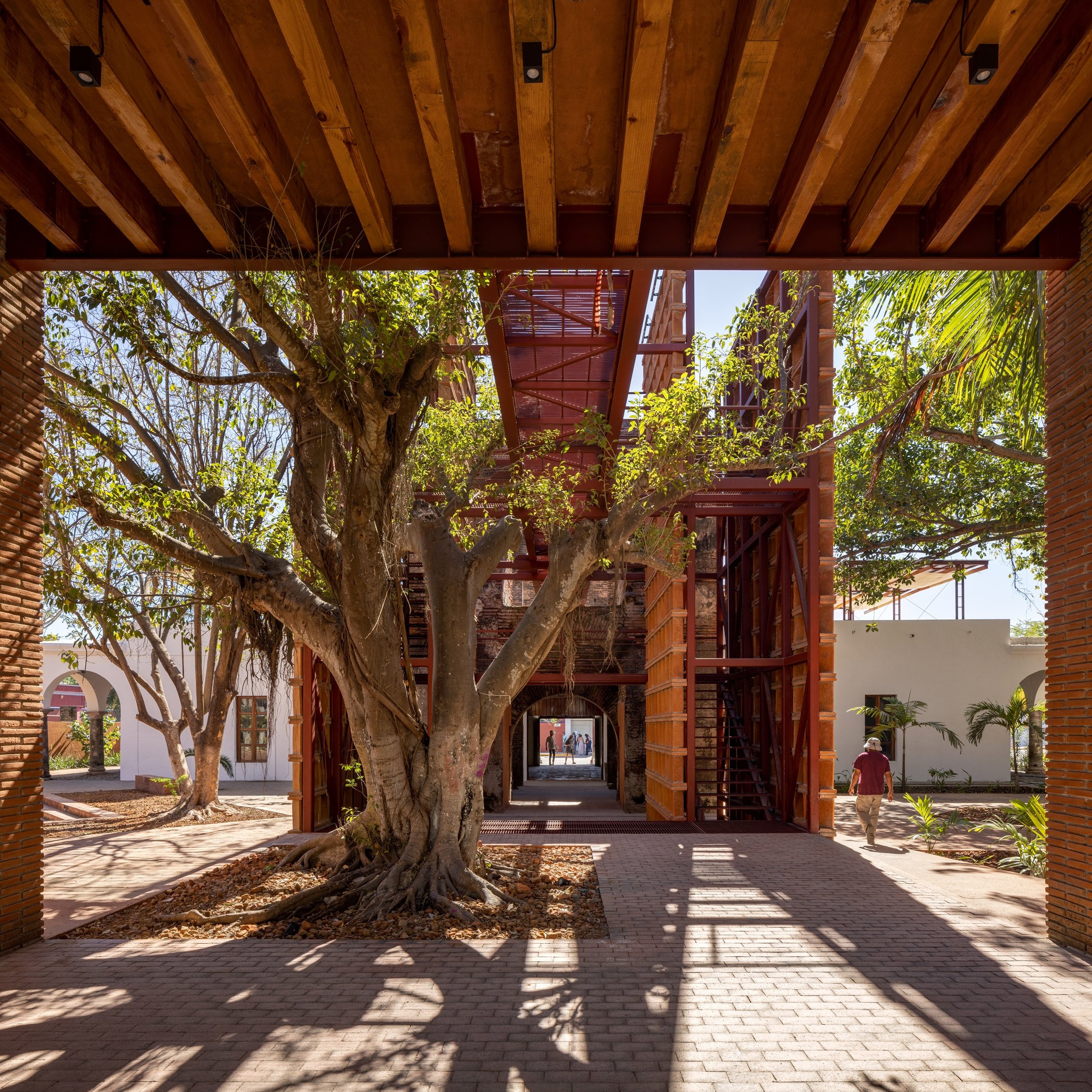 Corridor of San Blas port building by Colectivo C733