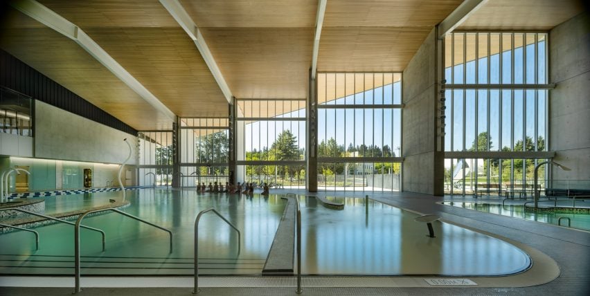 Swimming pools of təməsew̓txʷ Aquatic and Community Centre by HCMA