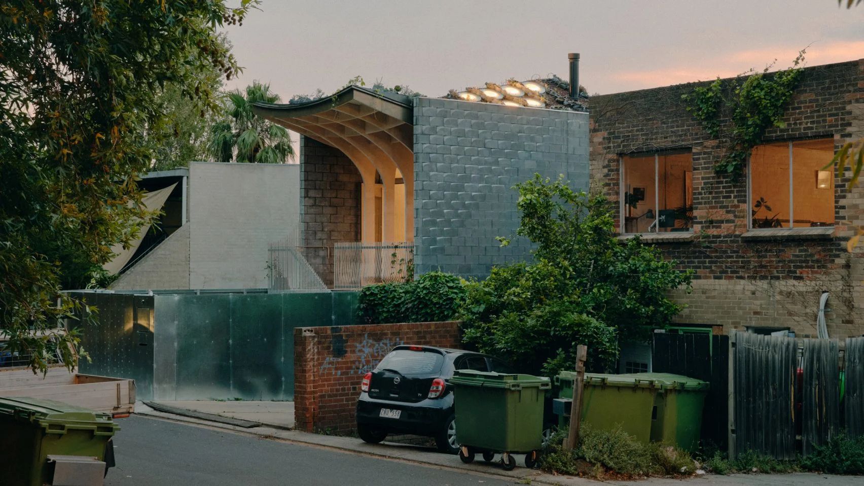 https://static.dezeen.com/uploads/2024/11/hero-northcote-house-llds-architects-melbourne_dezeen_2364_col_11-1704x958-1.jpg