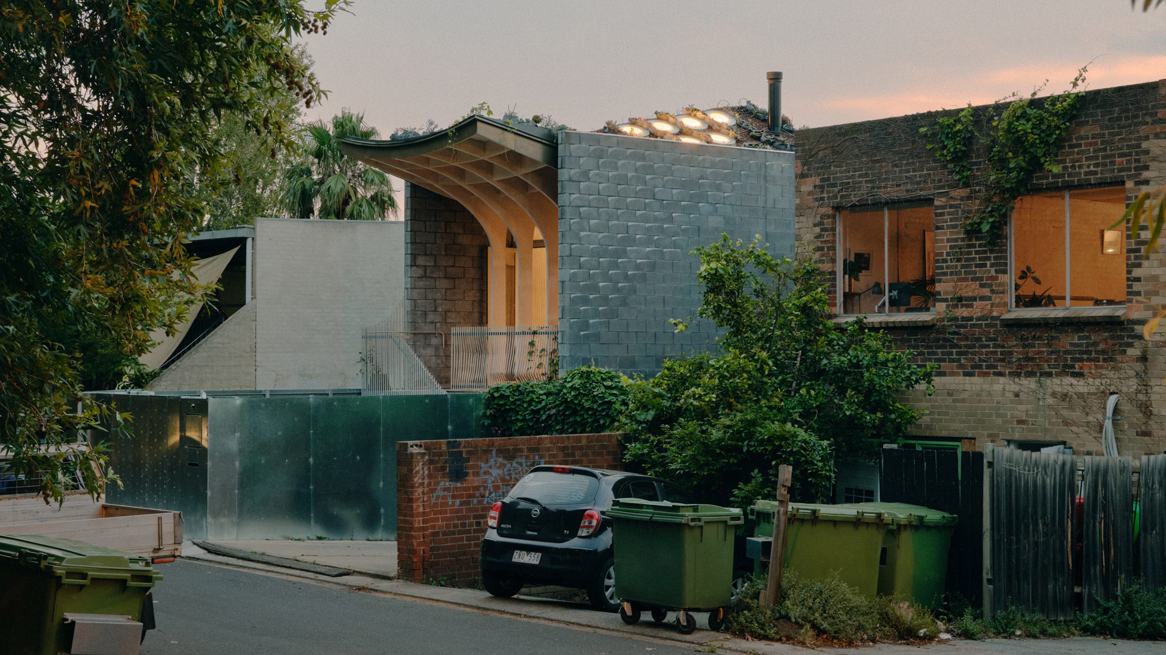 https://static.dezeen.com/uploads/2024/11/hero-northcote-house-llds-architects-melbourne_dezeen_2364_col_11.jpg