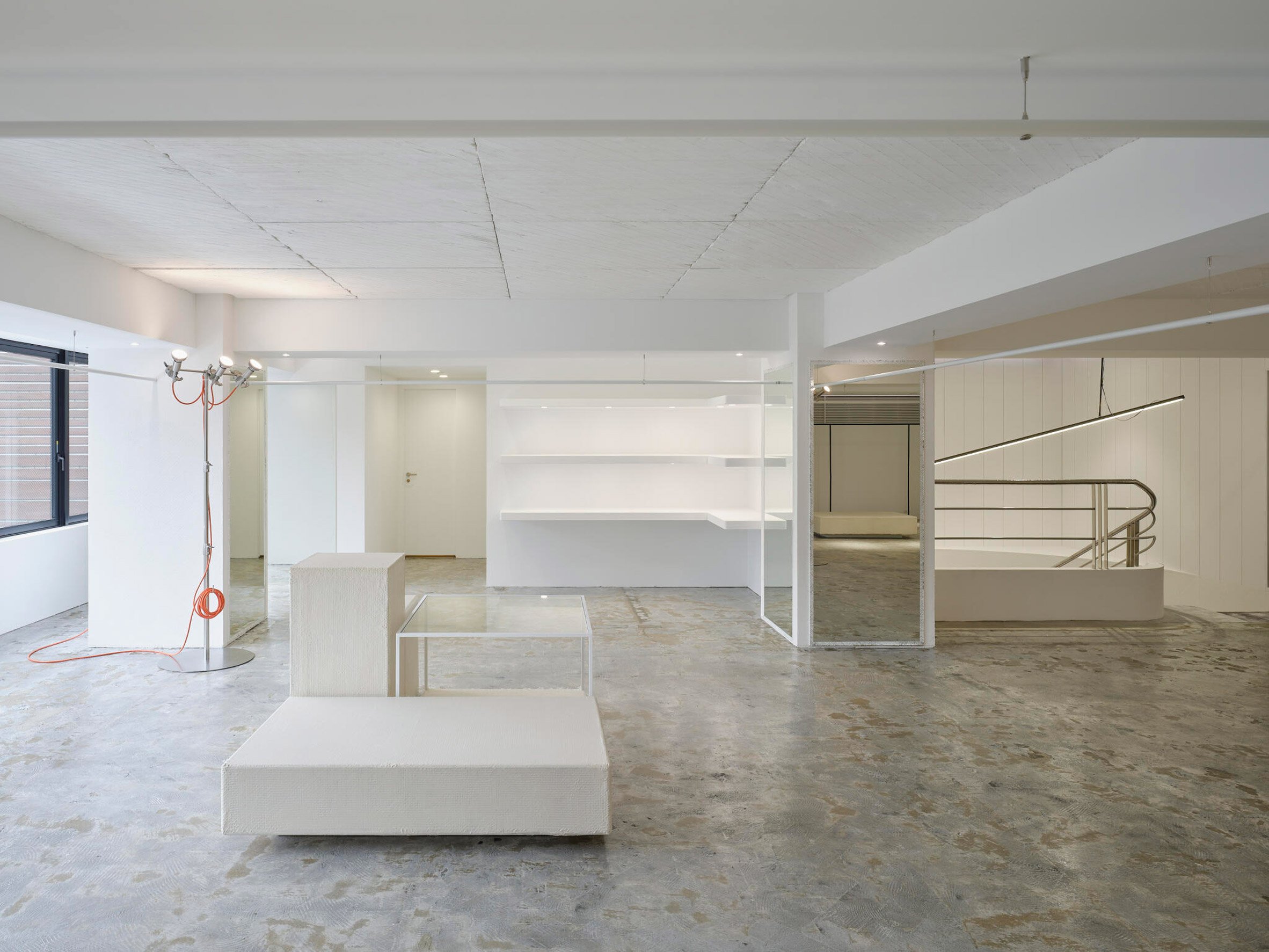 Minimalist store interior by Shogo Onodera