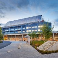 Midland Metropolitan University Hospital by HKS, Cagni Williams and Sonnemann Toon Architects.